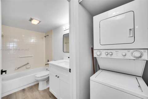 Copropriété à vendre à Pembroke Pines, Floride: 2 chambres, 102.19 m2 № 1987113 - photo 14