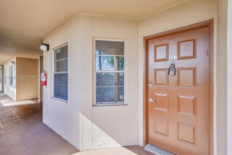 Copropriété à vendre à Pembroke Pines, Floride: 2 chambres, 102.19 m2 № 1987113 - photo 27