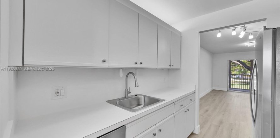 Condo à Pembroke Pines, Floride, 2 chambres № 1987113