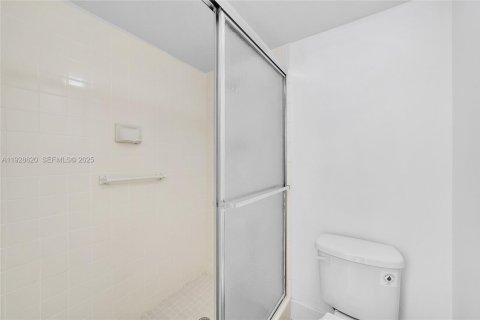 Copropriété à vendre à Pembroke Pines, Floride: 2 chambres, 102.19 m2 № 1987113 - photo 23