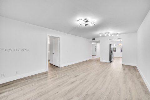 Copropriété à vendre à Pembroke Pines, Floride: 2 chambres, 102.19 m2 № 1987113 - photo 12