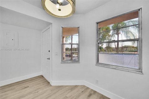 Copropriété à vendre à Pembroke Pines, Floride: 2 chambres, 102.19 m2 № 1987113 - photo 6
