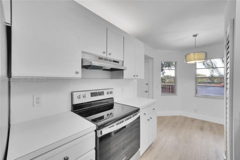 Copropriété à vendre à Pembroke Pines, Floride: 2 chambres, 102.19 m2 № 1987113 - photo 2