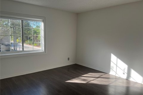 Townhouse in Weston, Florida 4 bedrooms, 161.37 sq.m. № 1706773 - photo 22