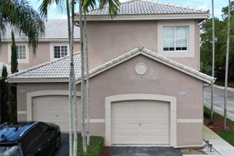 Townhouse in Weston, Florida 4 bedrooms, 161.37 sq.m. № 1706773 - photo 1