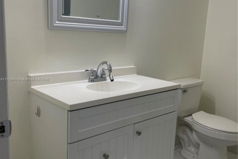 Townhouse in Weston, Florida 4 bedrooms, 161.37 sq.m. № 1706773 - photo 24
