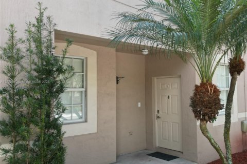 Townhouse in Weston, Florida 4 bedrooms, 161.37 sq.m. № 1706773 - photo 9