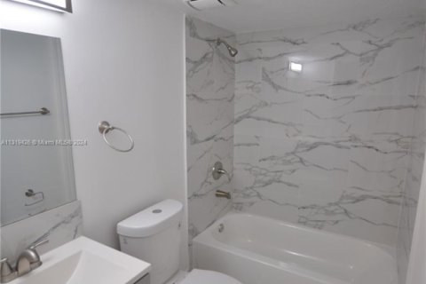 Купить кондоминиум в Хомстед, Флорида 2 спальни, 76.37м2, № 2035767 - фото 10