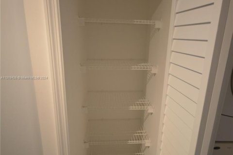 Купить кондоминиум в Хомстед, Флорида 2 спальни, 76.37м2, № 2035767 - фото 15