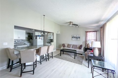 Condo in Gainesville, Florida, 4 bedrooms  № 1580241 - photo 2