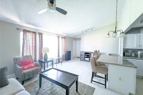 Condo in Gainesville, Florida, 4 bedrooms  № 1580241 - photo 3