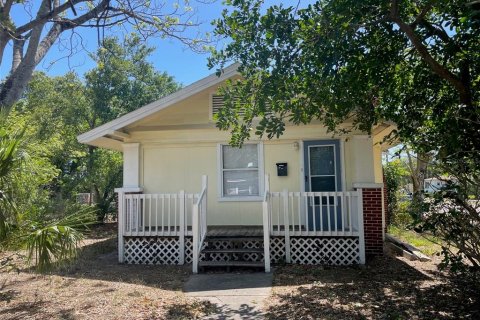 House in Saint Petersburg, Florida 3 bedrooms, 98.66 sq.m. № 1851159 - photo 1