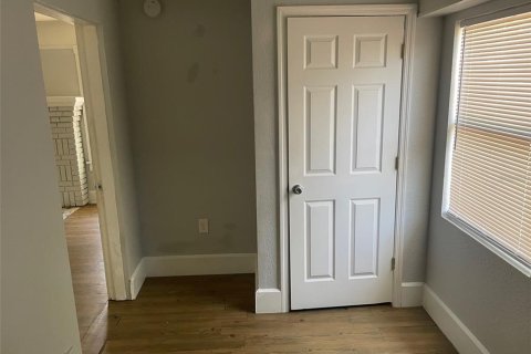 Снять в аренду виллу или дом в Сент-Питерсберг, Флорида 1 комната, 98.66м2, № 1851159 - фото 16