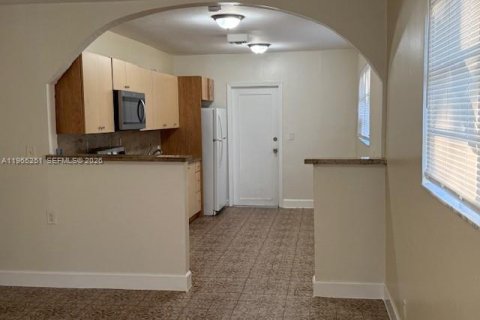 Снять в аренду виллу или дом в Бискейн-Парк, Флорида 3 спальни, 184.88м2, № 2026914 - фото 5