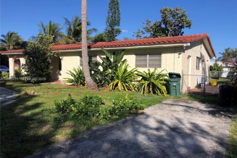 Дом в Бискейн-Парк, Флорида 3 спальни, 184.88м2 № 2026914