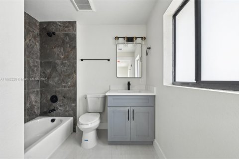 Townhouse in Miami, Florida 3 bedrooms № 2037266 - photo 13