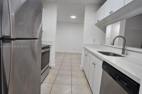 Снять в аренду кондоминиум в Майами, Флорида 3 спальни, 110.55м2, № 2077592 - фото 21
