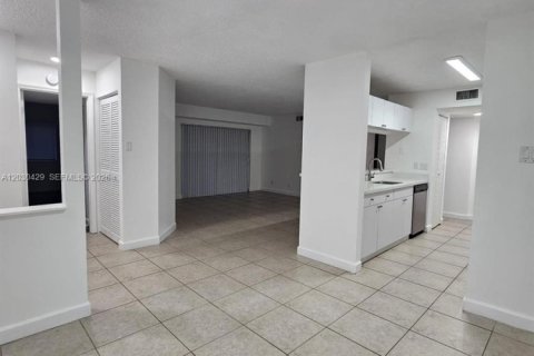 Снять в аренду кондоминиум в Майами, Флорида 3 спальни, 110.55м2, № 2077592 - фото 18