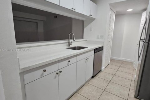 Снять в аренду кондоминиум в Майами, Флорида 3 спальни, 110.55м2, № 2077592 - фото 22