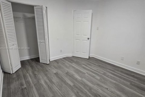Снять в аренду кондоминиум в Майами, Флорида 3 спальни, 110.55м2, № 2077592 - фото 27