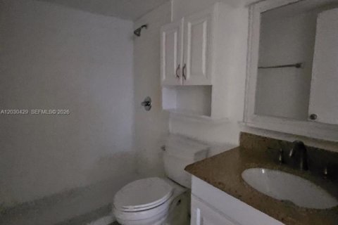 Снять в аренду кондоминиум в Майами, Флорида 3 спальни, 110.55м2, № 2077592 - фото 28