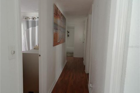 House in Tampa, Florida 3 bedrooms, 100.33 sq.m. № 1800611 - photo 7