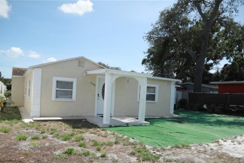 House in Tampa, Florida 3 bedrooms, 100.33 sq.m. № 1800611 - photo 2