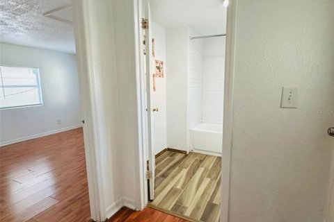 House in Tampa, Florida 3 bedrooms, 100.33 sq.m. № 1800611 - photo 29