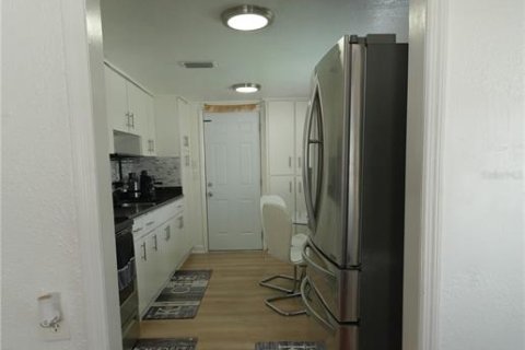 House in Tampa, Florida 3 bedrooms, 100.33 sq.m. № 1800611 - photo 5