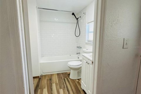 House in Tampa, Florida 3 bedrooms, 100.33 sq.m. № 1800611 - photo 27