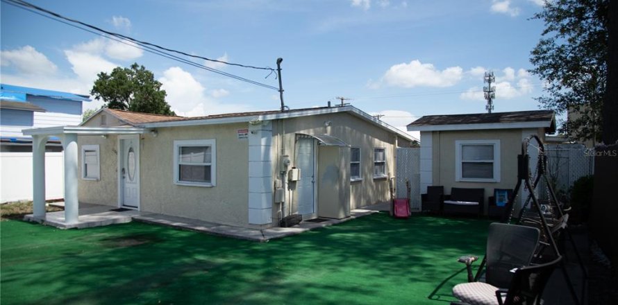 House in Tampa, Florida 3 bedrooms, 100.33 sq.m. № 1800611