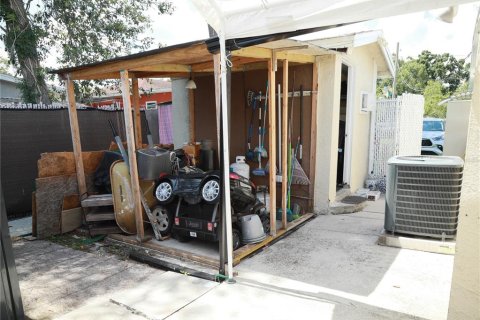 House in Tampa, Florida 3 bedrooms, 100.33 sq.m. № 1800611 - photo 23