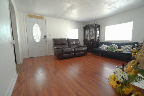 House in Tampa, Florida 3 bedrooms, 100.33 sq.m. № 1800611 - photo 19