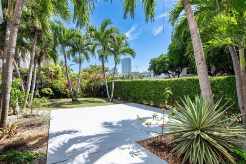 Propiedad comercial en venta en Miami Beach, Florida № 1788835 - foto 5