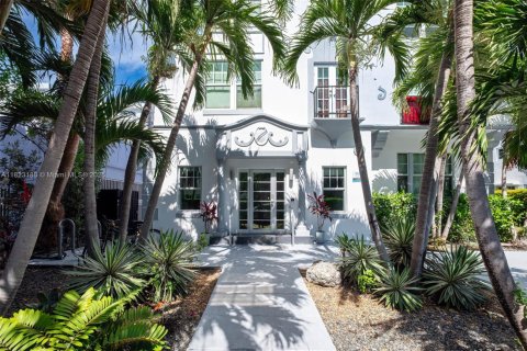 Propiedad comercial en venta en Miami Beach, Florida № 1788835 - foto 2