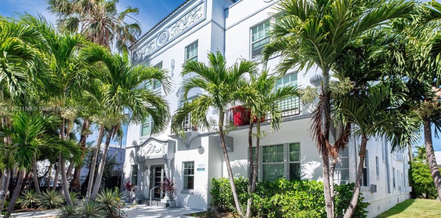 Commercial property in Miami Beach, Florida № 1788835