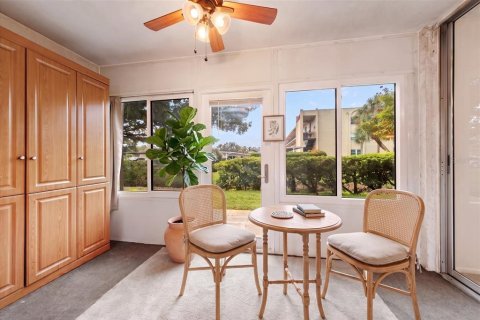 Condo in Largo, Florida, 2 bedrooms  № 2381346 - photo 23