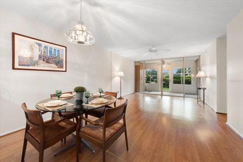 Condo in Largo, Florida, 2 bedrooms  № 2381346 - photo 26