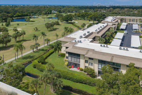 Condo in Largo, Florida, 2 bedrooms  № 2381346 - photo 5