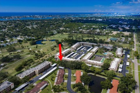 Condo in Largo, Florida, 2 bedrooms  № 2381346 - photo 2