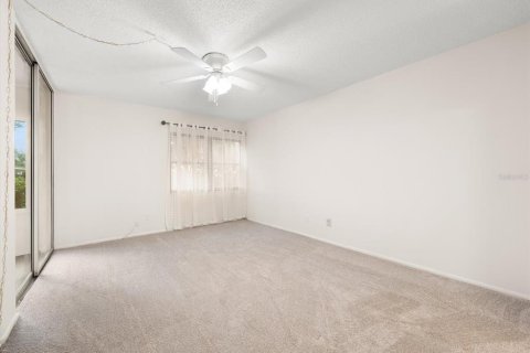 Condo in Largo, Florida, 2 bedrooms  № 2381346 - photo 29