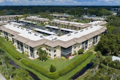 Condo in Largo, Florida, 2 bedrooms  № 2381346 - photo 4