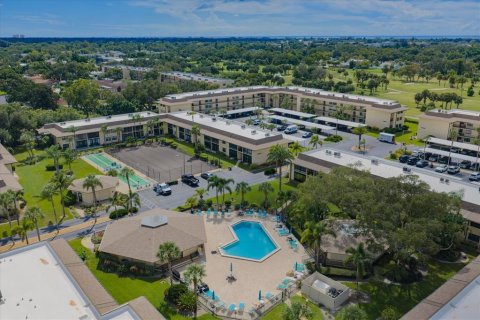 Condo in Largo, Florida, 2 bedrooms  № 2381346 - photo 30