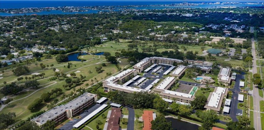 Condo in Largo, Florida, 2 bedrooms  № 2381346