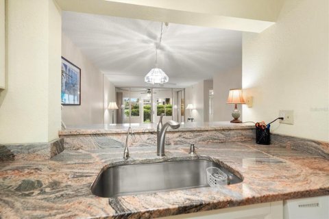 Condo in Largo, Florida, 2 bedrooms  № 2381346 - photo 14