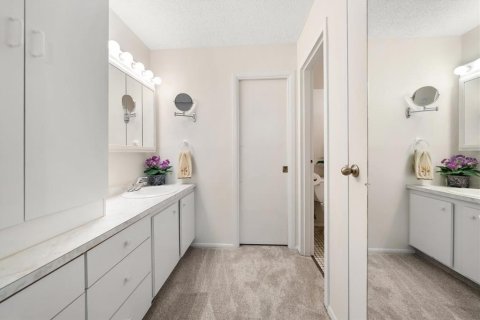 Condo in Largo, Florida, 2 bedrooms  № 2381346 - photo 18