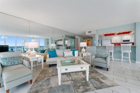 Copropriété à louer à Hutchinson Island South, Floride: 2 chambres, 111.48 m2 № 1728982 - photo 8
