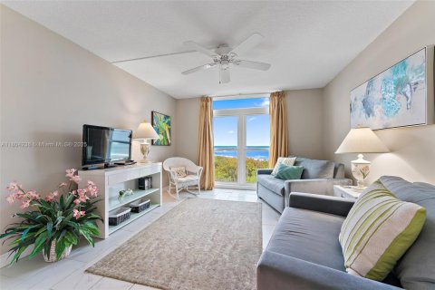 Copropriété à louer à Hutchinson Island South, Floride: 2 chambres, 111.48 m2 № 1728982 - photo 24