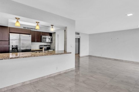 Condo in Aventura, Florida, 1 bedroom  № 2058395 - photo 17