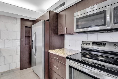 Condo in Aventura, Florida, 1 bedroom  № 2058395 - photo 20